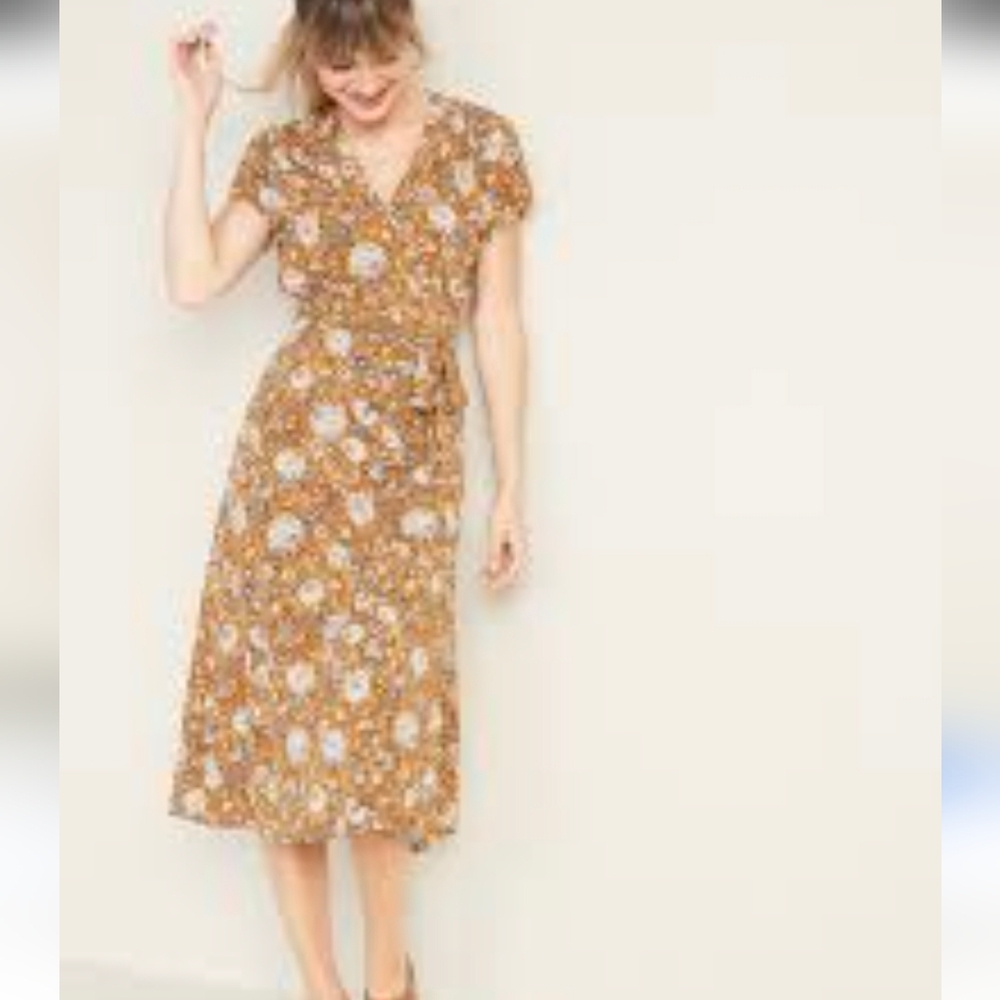 Old Navy Midi Wrap Dress Floral - Picture 2 of 12